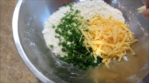 Сконы - рассыпчатые и очень сырные / Рецепт без заморочек Еда, Выпечка, Вкусно, Рецепт, Готовка, Сконы, Сыр, Видео рецепт, Видео, Длиннопост