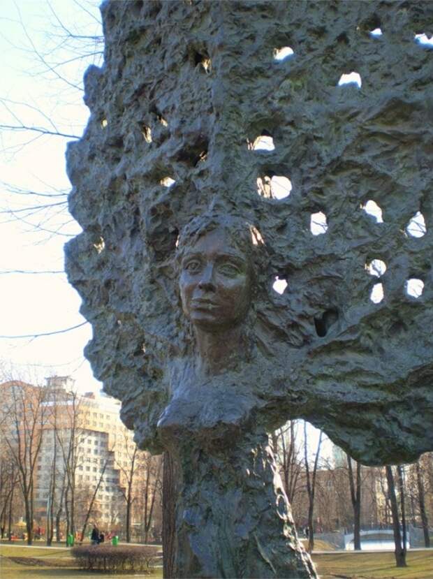 Памятник «Дерево любви»