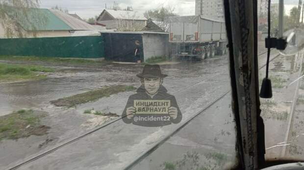 Затопление трамвайных путей на улице Анатолия / Фото: 
