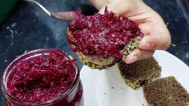 Так готовит только моя мама. Икра из свеклы — точно вкуснее всяких намазок на хлеб.