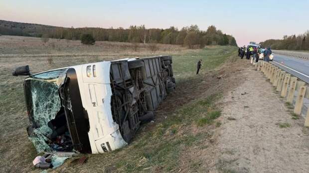 В ДТП с экскурсионным автобусом во Владимирской области пострадали 35 человек