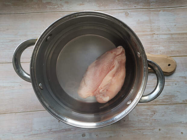 Процесс варки куриной грудки