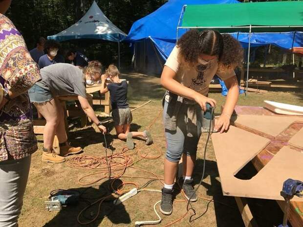 Лагерь труда и отдыха по-американски: дети построили в лесу межгалактическую станцию Нью-Хэмпшир, летний лагерь, летний отдых, отдых, подростки, проект, сша, творчество