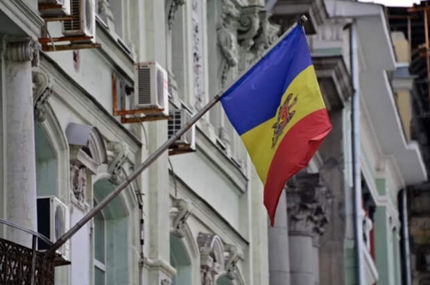 Молдавия ввела санкции против четырех журналистов и двух артистов из РФ