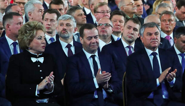 Сборник забойных анекдотов про отставку правительства Медведева