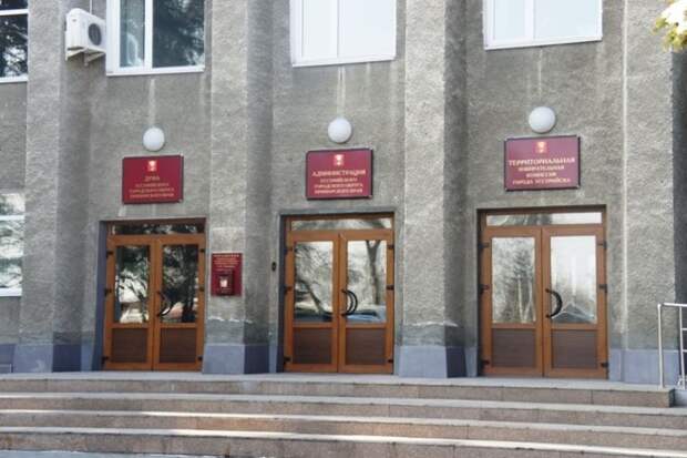 Пожар в администрации Уссурийска тушили 35 спасателей