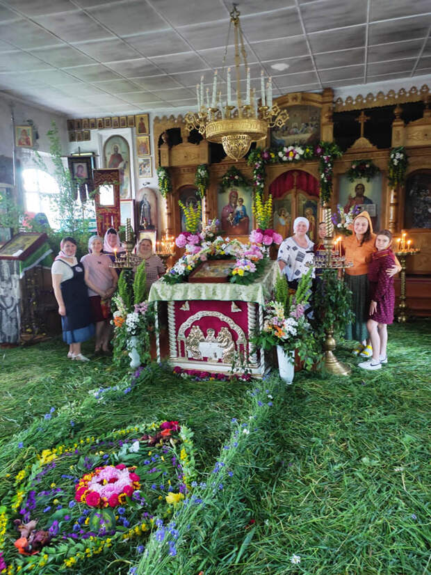 Православные миллеровцы встретили праздник Святой Троицы