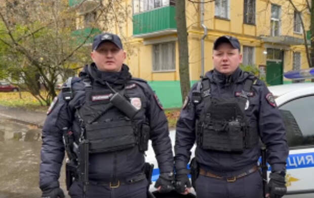 Владимир Колокольцев наградил столичных полицейских, оказавших помощь жильцам многоквартирного дома во время возгорания