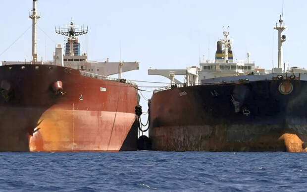 Три танкера, внесённые в санкционный список США, прошли через Ормузский пролив