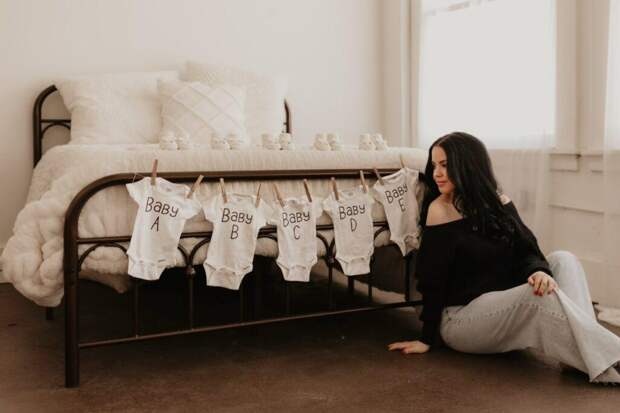 Американка из семьи четверняшек родила пятерняшек