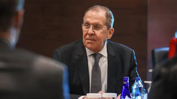 «Держат за руку»: Лавров рассказал о ходе переговоров с Украиной