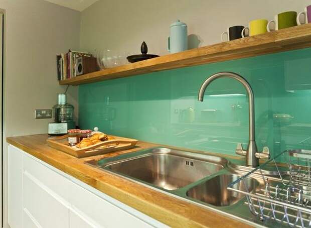 Кухня в цветах: светло-серый, темно-зеленый, салатовый, бежевый. Кухня в стилях: скандинавский стиль.