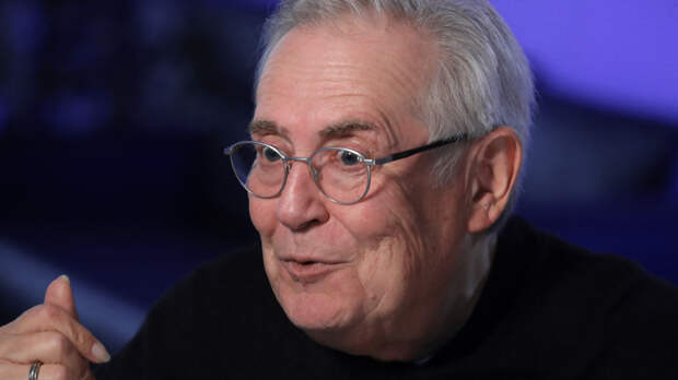 Перчатки мясника и длинные ногти: как Юрию Стоянову удается сохранять бодрость в 68 лет