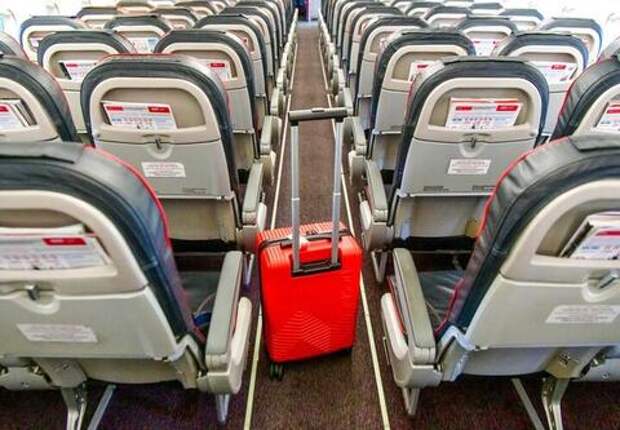 В аэропортах Краснодара и Сочи вторые сутки задерживаются рейсы