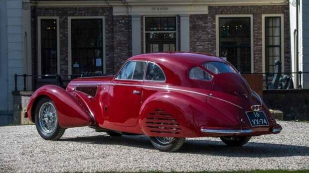 Редкий олдтаймер Alfa Romeo 8C 2900B Touring Berlinetta