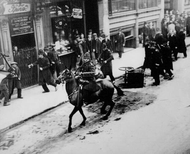 Массовые беспорядки в центре в Лондоне, 23 марта 1930 года.