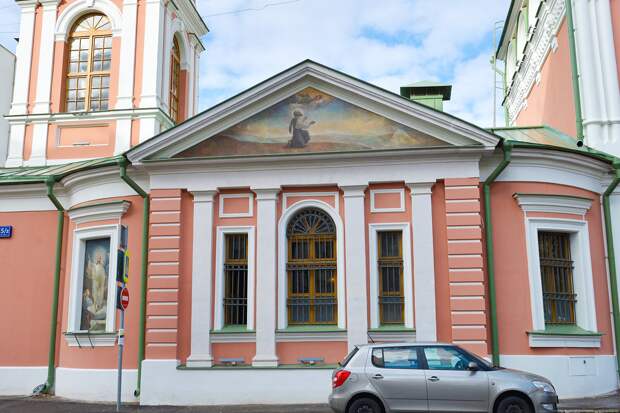 В Москве завершена реставрация храма Воскресения Словущего на Успенском Вражке