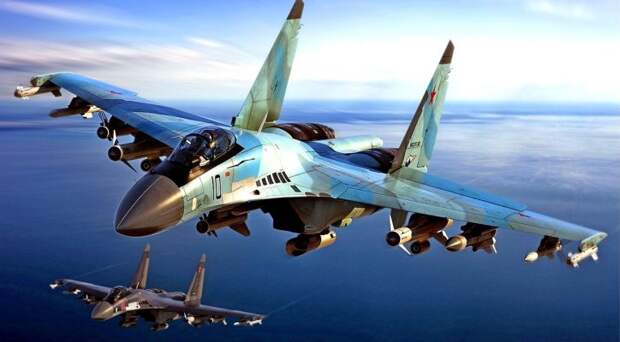 Военный эксперт о маневренности Су-35: F-22 успеет только закрутить «петлю Нестерова»