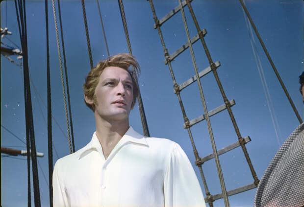 Василий Лановой в роли Артура Грея 