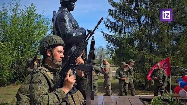 Военнослужащие ВС РФ восстановили памятник героям ВОВ в селе Булавиновка в ЛНР