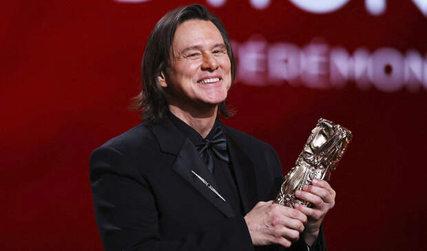 Офтальмолог Шаязданова: цвет глаз Джима Кэрри мог измениться по трем причинам