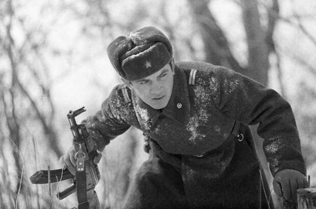 Младший сержант Юрий Бабанский, взял на себя командование в бою с китайцами на острове Даманский, после гибели старшего лейтенанта Стрельникова.