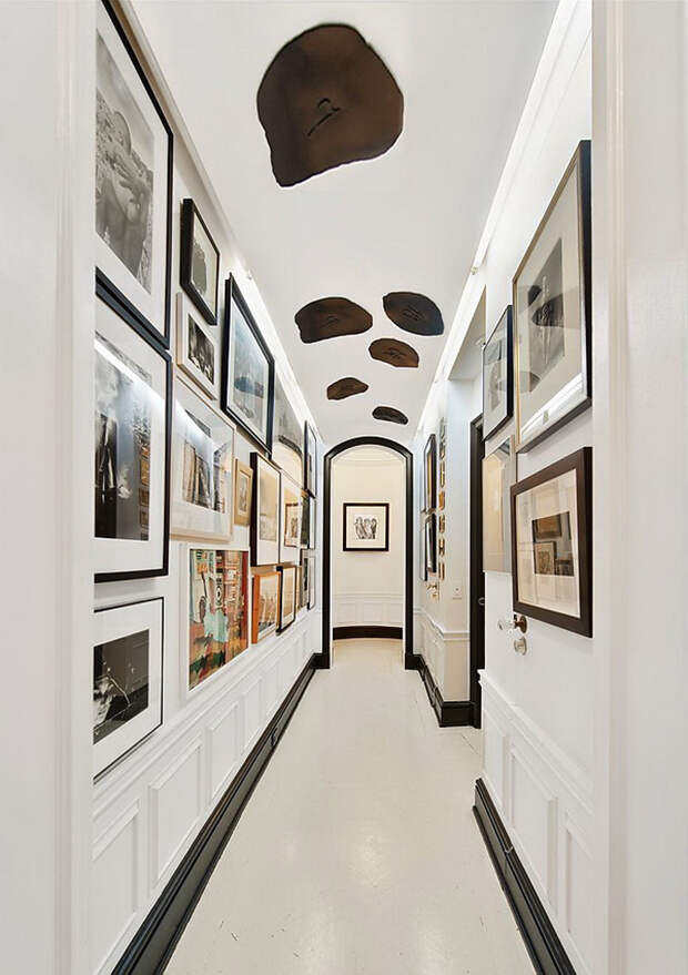 Картинная галерея в коридоре