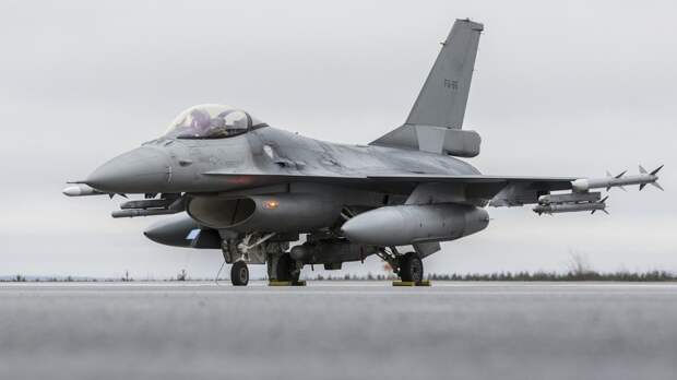 Украина может получить надувные F-16 раньше, чем настоящие. Зачем они нужны, что случилось на аэродроме в Миргороде, сколько боевой авиации осталось у Киева?-3