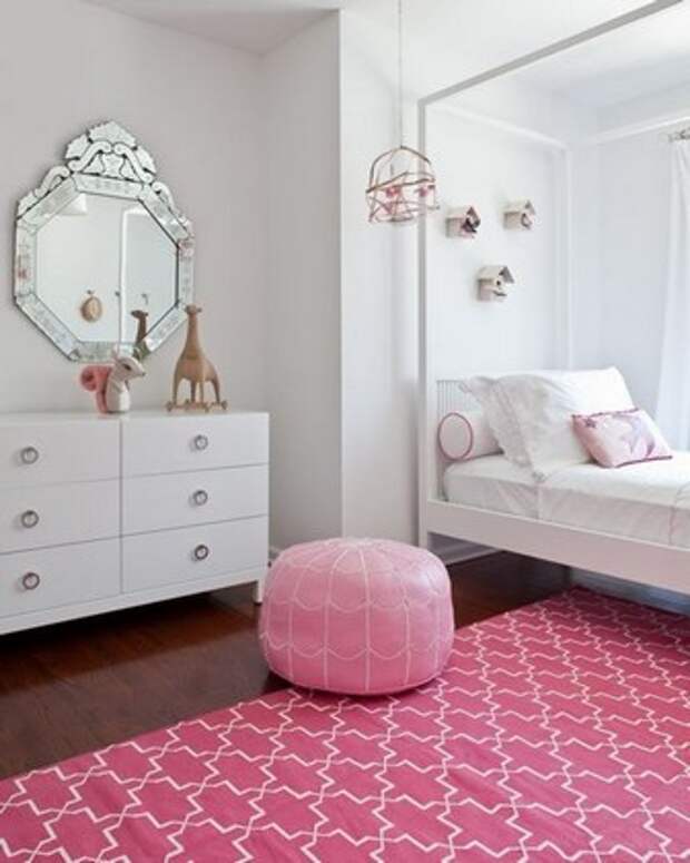 розовый пуфик для декора спальни