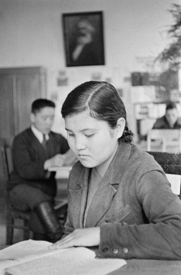 Хакассия. Колхозная школа