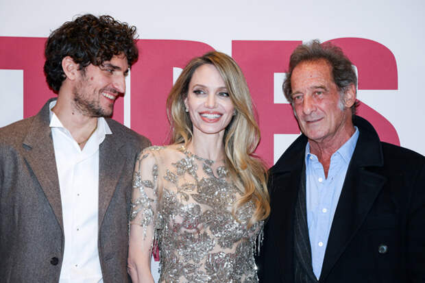 Анджелина Джоли и Луи Гаррель вместе появились на премьере в Париже