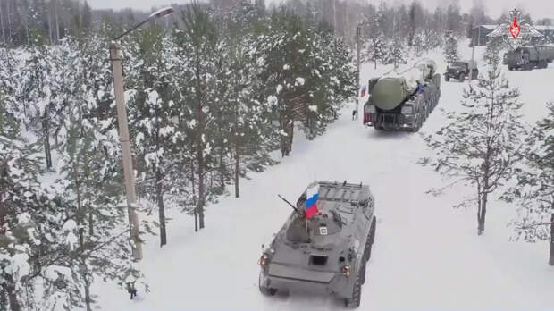 «Ярс» учится выживать - ракетные войска отрабатывают защиту от дронов в Сибири