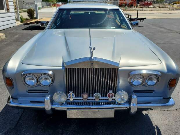 Необычный универсал Ford 1971 года с лицом Rolls-Royce
