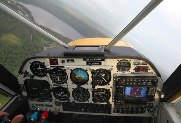 HuskyA1C-108-cockpit-lembolovolake