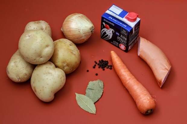 Kartoffelsuppe (немецкий картофельный суп с жареными колбасками): фото шаг 1