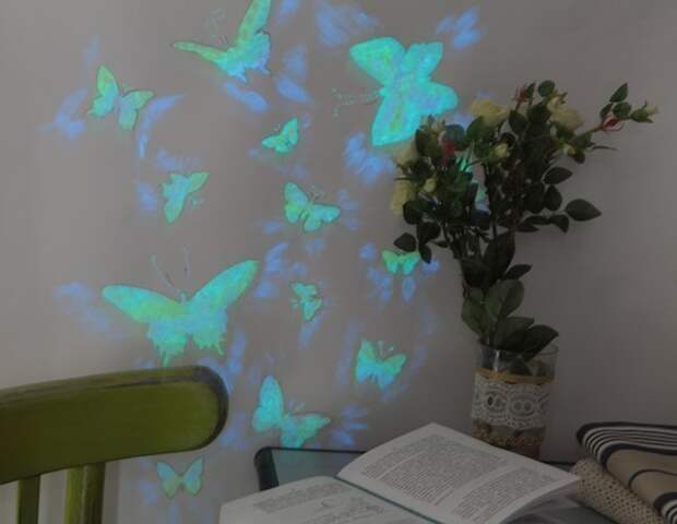 Делаем светящихся бабочек на стене