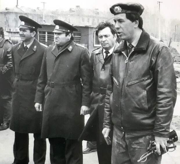 1983 год. Инструктаж перед штурмом, крайний справа - Михаил Головатов. ФОТО Личный архив 