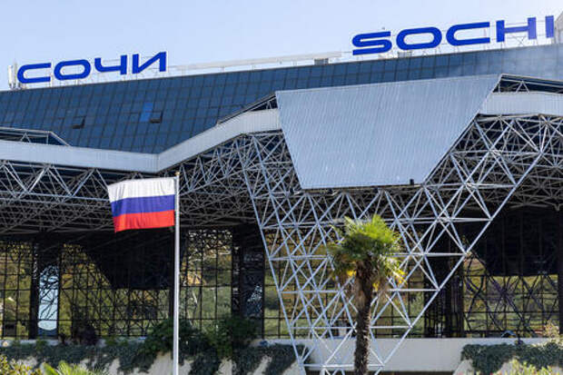 «Хочу уже улететь из этого Сочи»: пассажиры аэропорта Адлера провели бессонную ночь