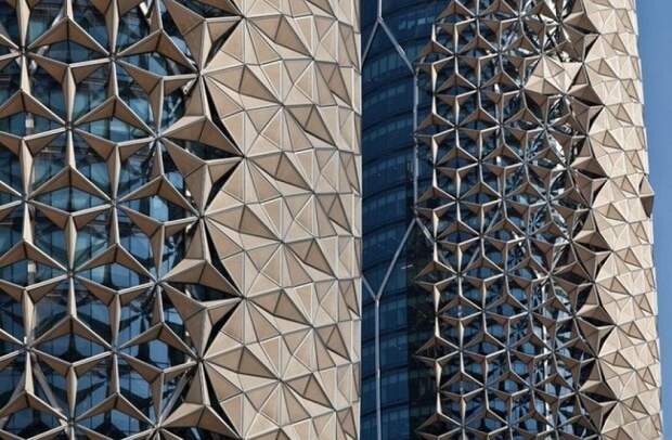 Вблизи фасад небоскрёбов выглядит ещё более поразительно. /Фото: arabmir.net Вблизи фасад небоскрёбов выглядит ещё более поразительно. /Фото: arabmir.net