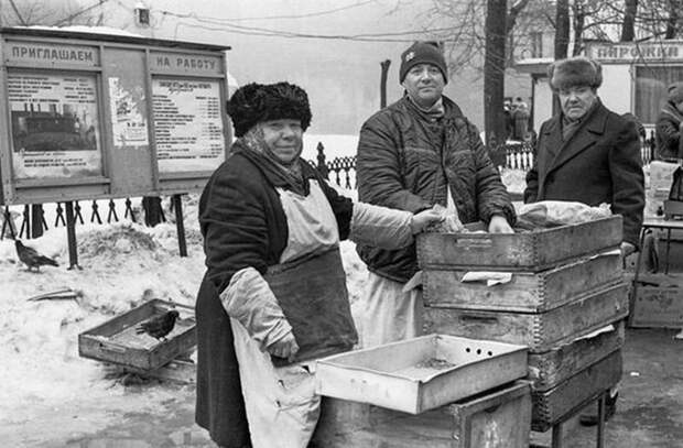 Продавцы пирожков. Москва, 1989 год.