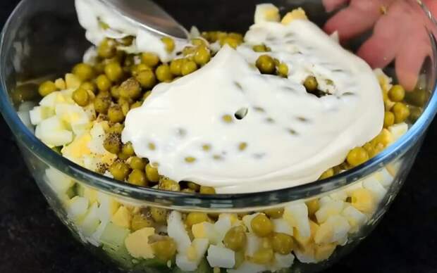 Зелёный лук и шпроты. Вкусный летний салат за 5 минут: покоряет с первой ложки