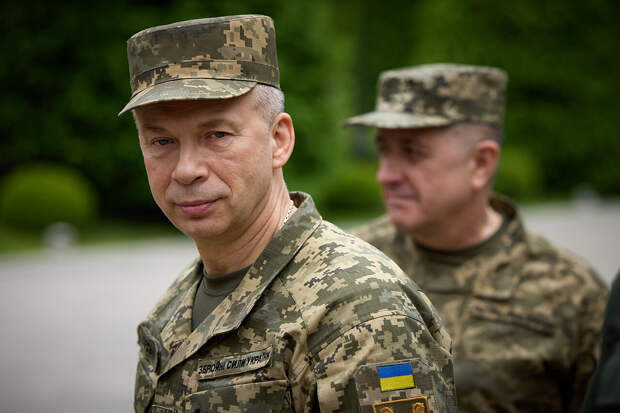 Главком ВСУ Сырский плохо говорит по-украински, заявил его пасынок.  Фото: Фото: flickr.com / President Of Ukraine (Public domain)