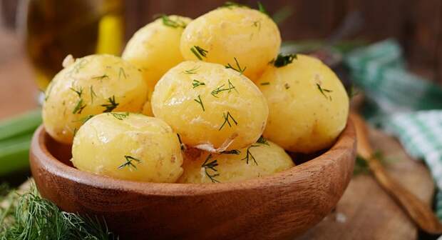 Четыре блюда из молодой картошки: летний деликатес с секретиками