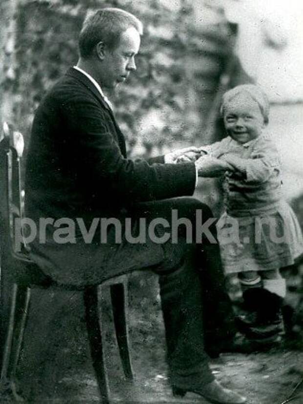 Александр Попов с сыном Степаном. Фото с сайта Pravnuchka.ru.