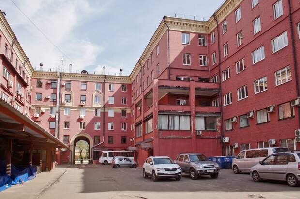 Общежитие и один из корпусов МЭИ / Фото: Евгений Чесноков