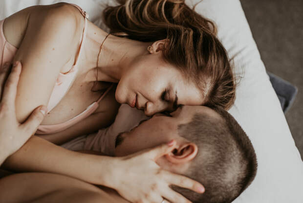 Врач предупредила о неочевидной опасности поцелуев