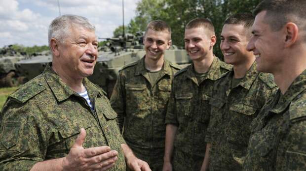 Буданов* улыбался Костюкову, пока ГУР планировало убийство генерала? "Охота на самых секретных командиров". "Про покушение знали за три дня"