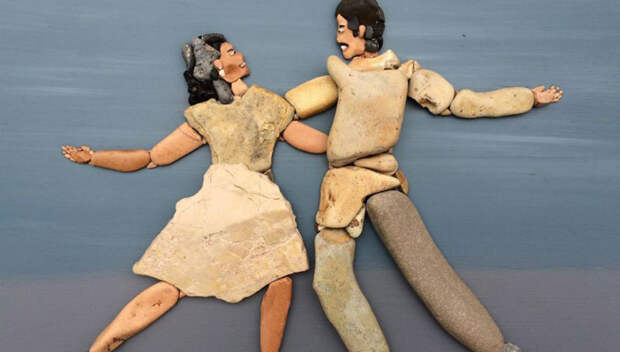 Художник составляет удивительно реалистичные картины из камней, найденных на пляже