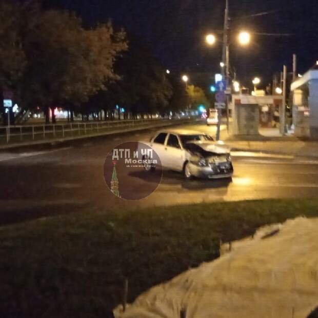 Легковушка пострадала в ДТП у станции метро «Сходненская»