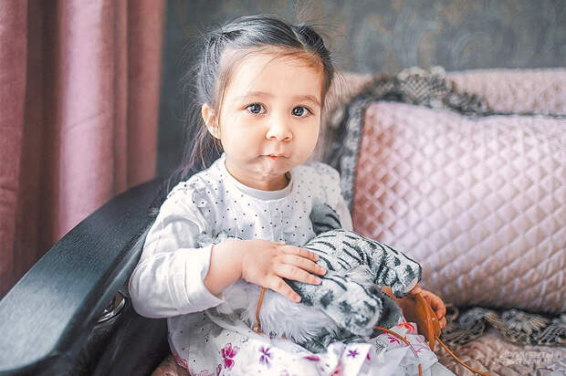 «Внучка стала совсем другой»: после операции двухлетняя Хадиджа Туракулова начала говорить